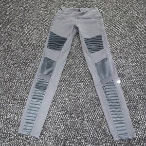Alo Yoga Gray Moto Leggings Size Small Ribbed Panel Activewear Pants